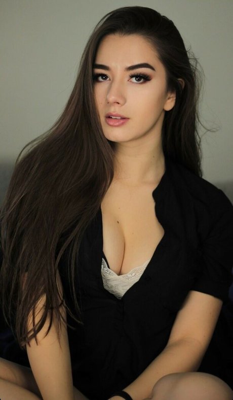 Miss Mikkaa onlyfans strip tease