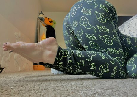 waifufeetmilkpaid onlyfans fotos