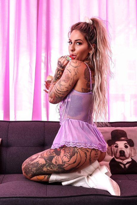 Bombshellyyy13 nude on onlyfans