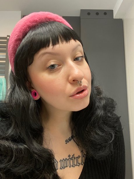 Princess Alopecia onlyfans boobs