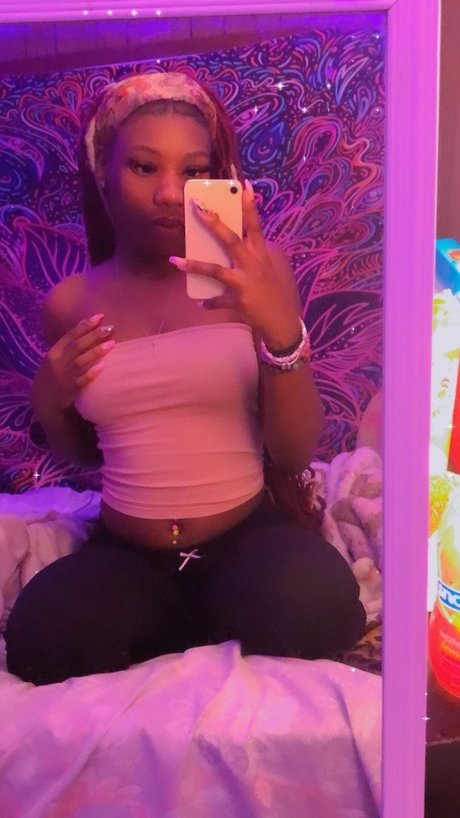 Luh Strawberry onlyfans nudes leaked