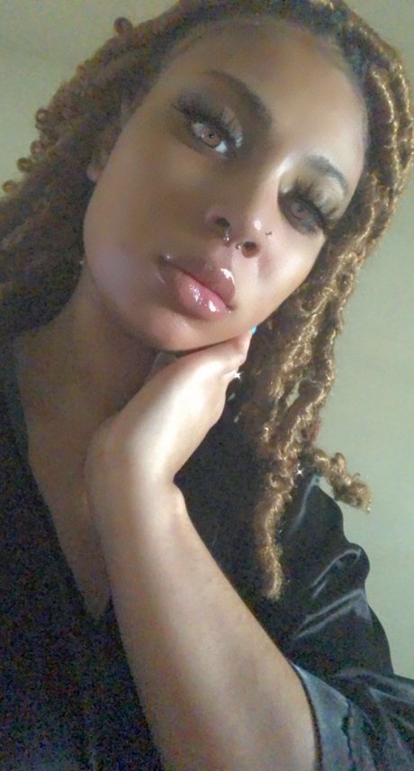 PrettyLightSkinThang porn onlyfans