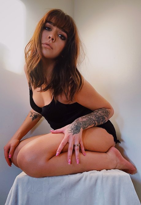 Punchy Mama onlyfans content type