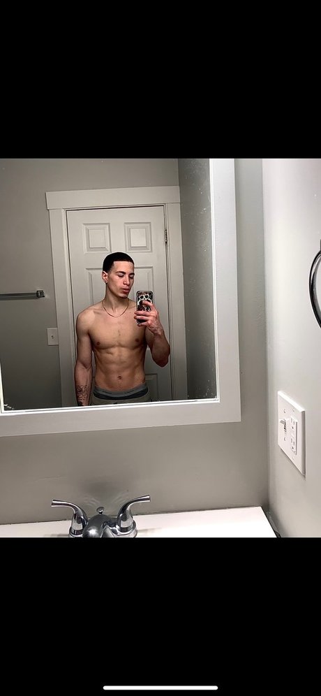 Se7ven 2 tits onlyfans