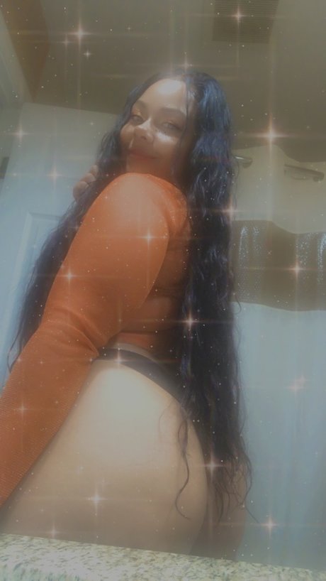 Crystal Love onlyfans model