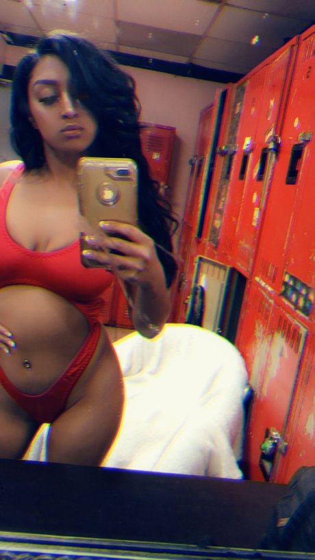 Pretty Pussy Perla only fans review