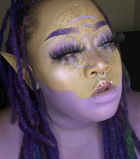 Haze Mon e nudes only fans