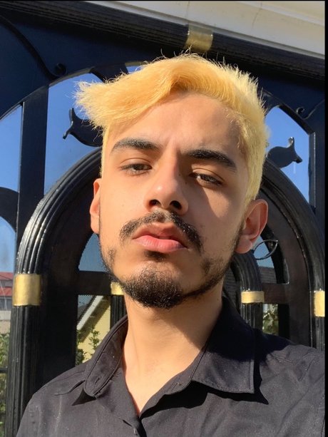 AndyKiro onlyfans sexy