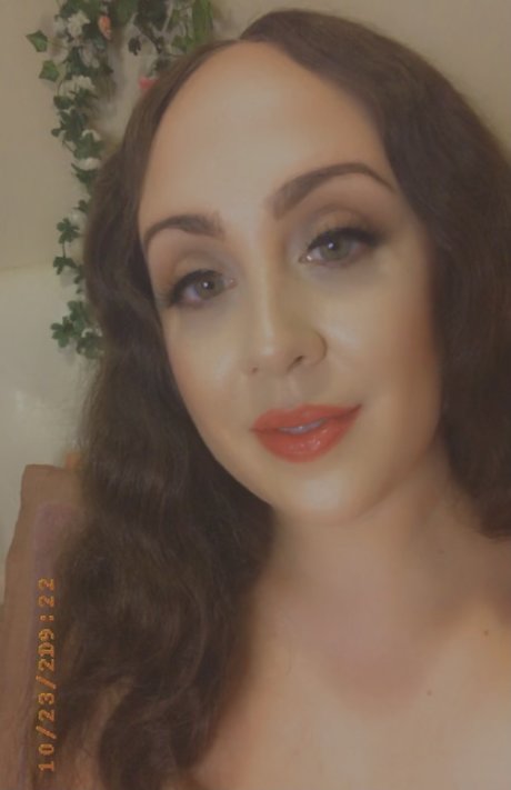 Dolly Debutante onlyfans striptease