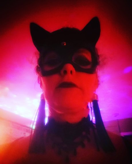 Queen Sensoria onlyfans model