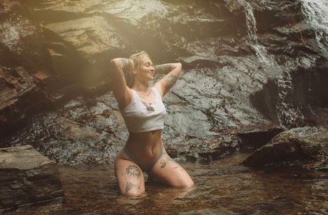 Faith Long onlyfans model