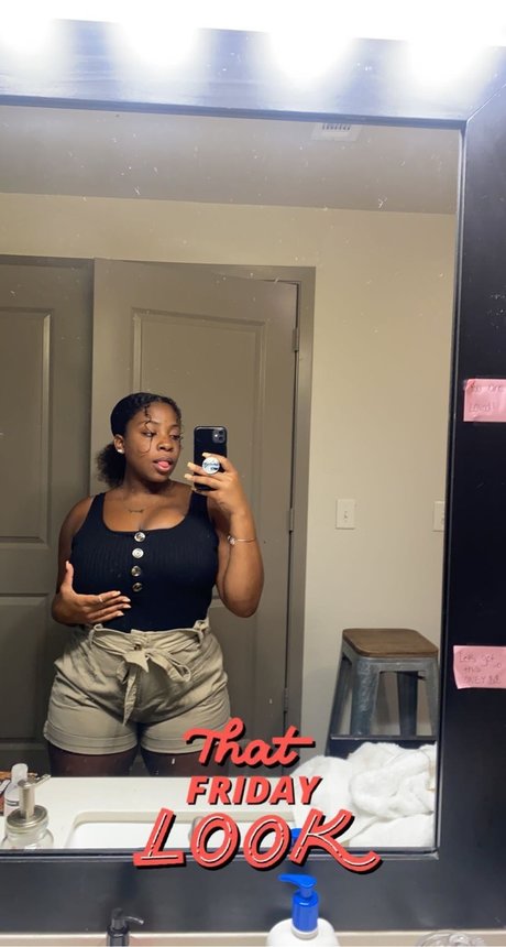 queenlaaur new onlyfans leaks