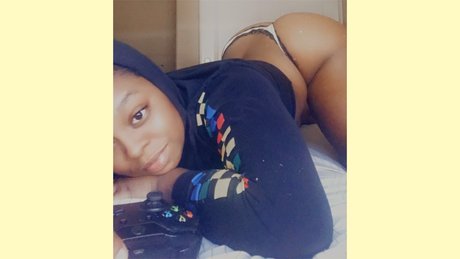 QueenCreaamy onlyfans nudes