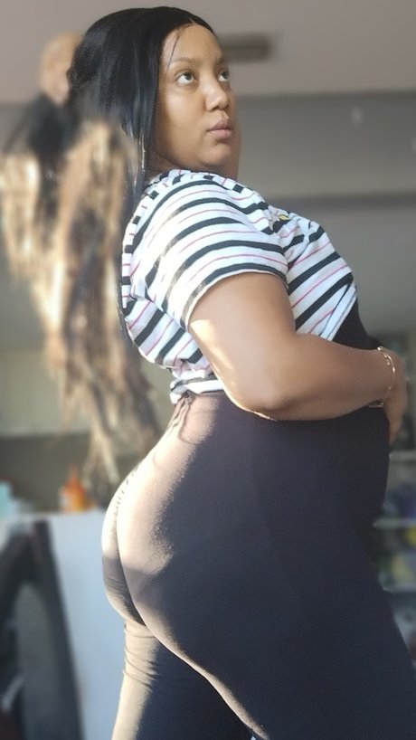 Queen Cosmos onlyfans exposed