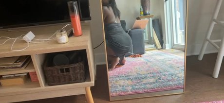 Dex and Mona onlyfans pic