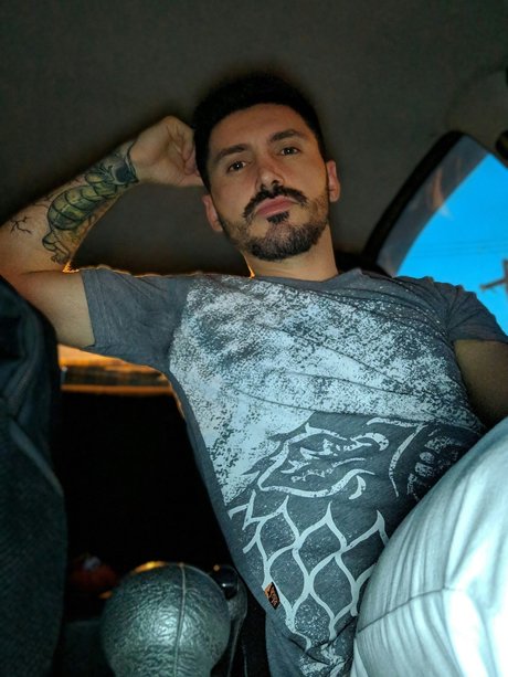 Rael_ onlyfans striptease