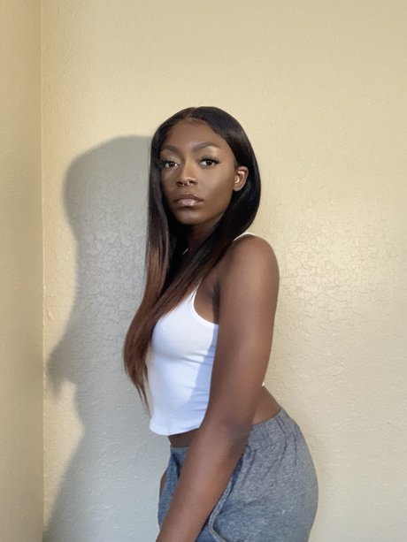 Rayvn Iku_ strip onlyfans