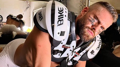 Rayner Gold onlyfans strip