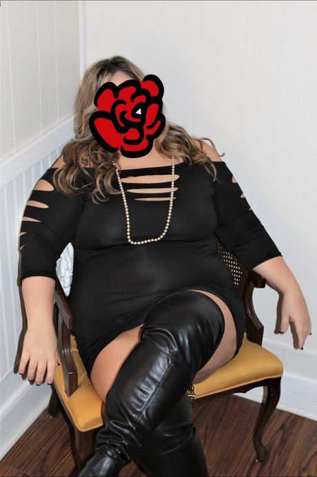 Raven DeVille s Teaser Page onlyfans.