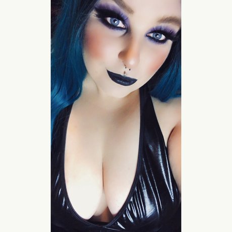 Raven The haunted B tch onlyfans leaked tits