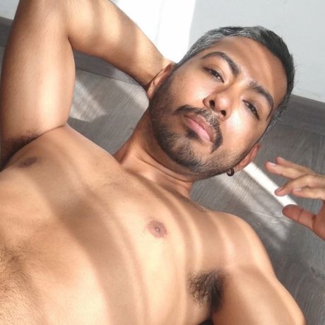 Ojos negros piel canela onlyfans naked