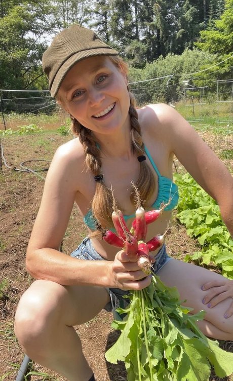 _ReneeAleja_ strip onlyfans