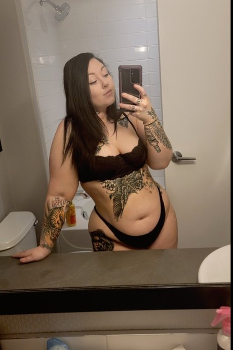 Remi Blake onlyfans leak