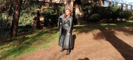 reina leather nude onlyfans leak