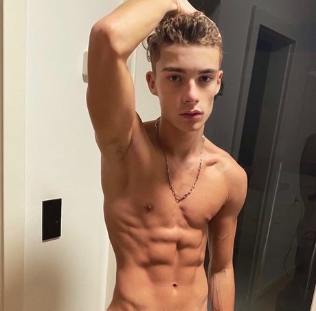 romeo_ onlyfans sexy