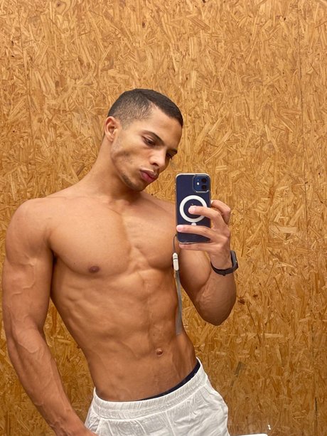 Henrique Santos onlyfans images