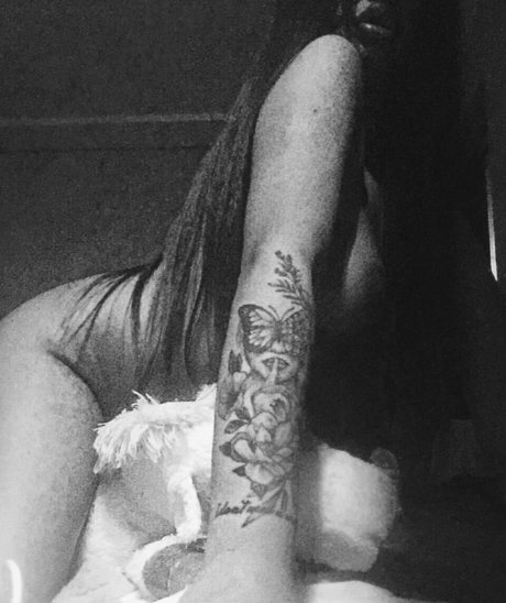 AndraBabe onlyfans content type