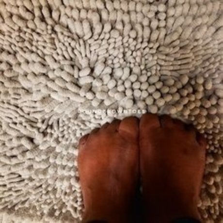 roundbrowntoes onlyfans naked