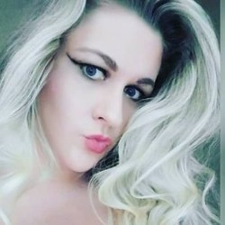 Rose Queen nude onlyfans pics