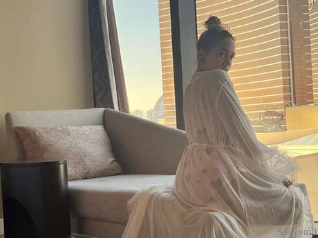 FREE LESBIAN D MME SQ RTER_ onlyfans free