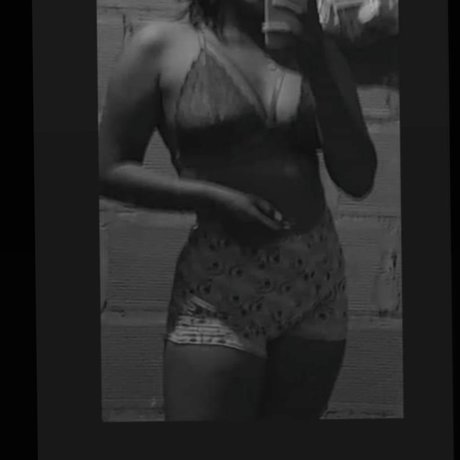 Enyi Saavedra onlyfans porn free