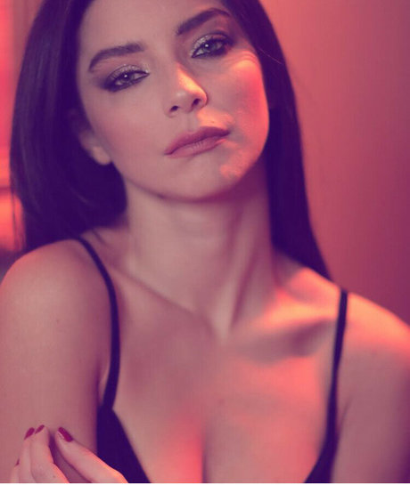 Merve Bolugur leaked onlyfans.