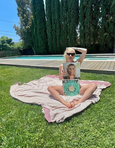 KeshaRose onlyfans lean