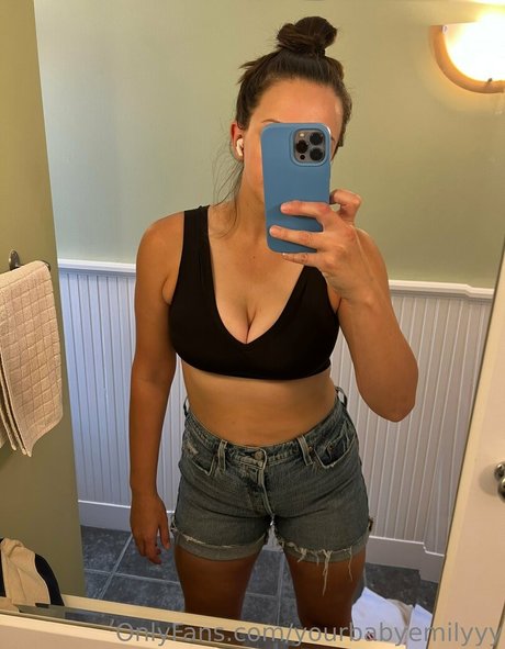 yourbabyemilyyy onlyfans images