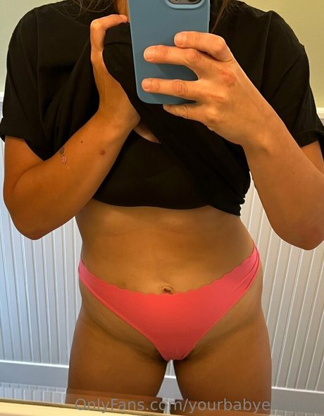 yourbabyemilyyy onlyfans nude leaked