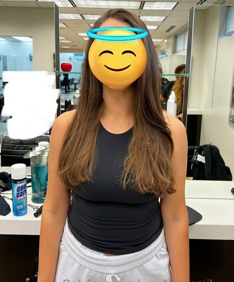 yourbabyemilyyy onlyfans leaked pics