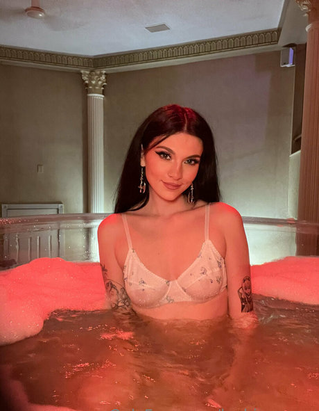 leahjamesxo leaked onlyfans pics