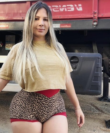 Aline FUtcher Ouriques onlyfans striptease