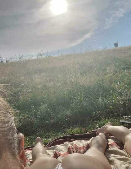 leni official onlyfans topless