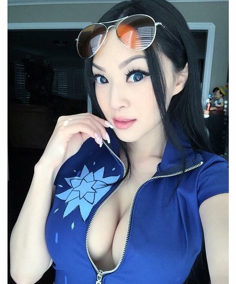 Vampybitme naked only fans