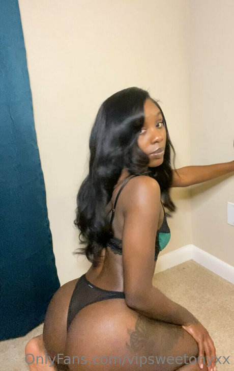 vipsweetonyxx onlyfans leakes