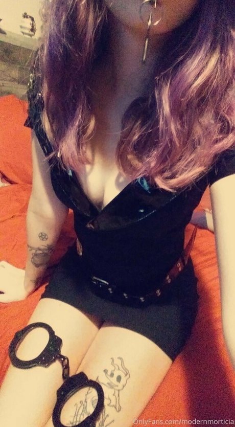 modernmorticia onlyfans porn leak