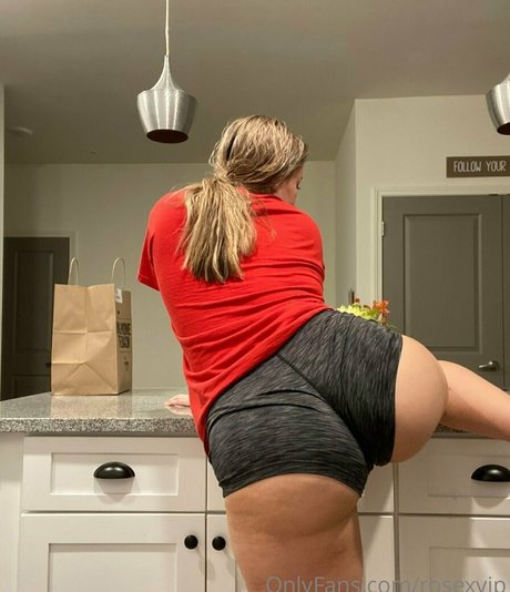 yourgirlfriendrose onlyfans model