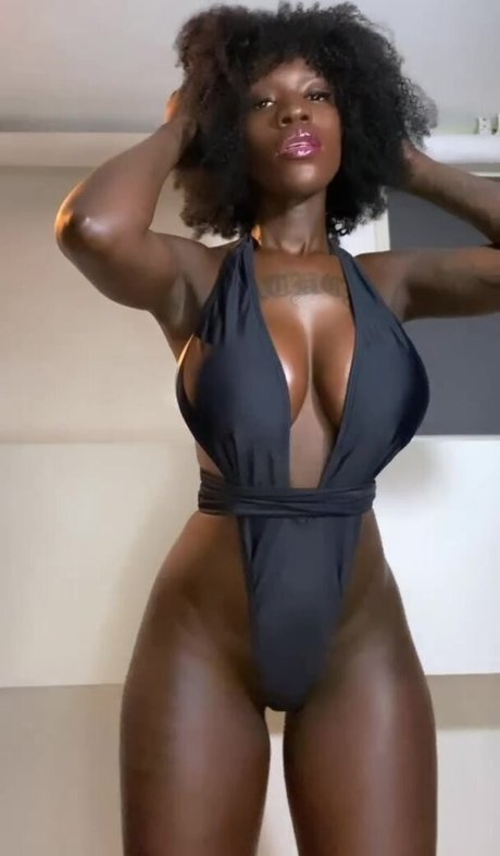 Tucha Sambu onlyfans strip