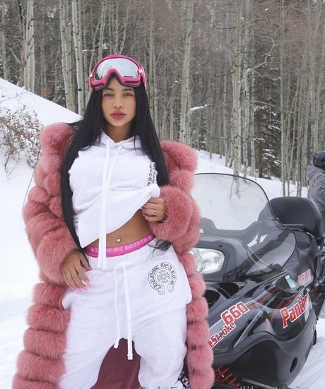 Lilveronicar nude leak onlyfans