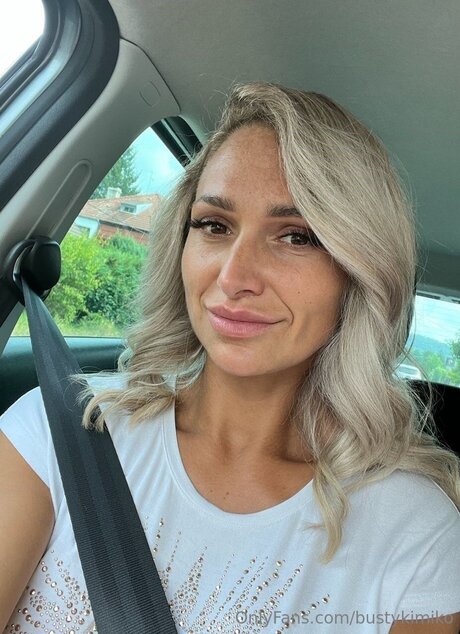 bustykimiko leaked onlyfans nude